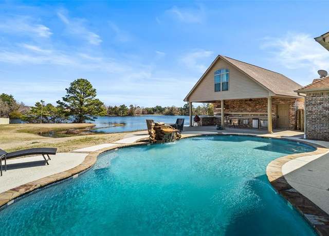 Property at 675 Beaver Lake Dr, Texarkana, TX 75501, 4 beds, 3.5 baths