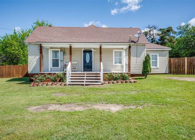 Property at 101 E Mulberry St, Decatur, TX 76234, 3 beds, 1 bath