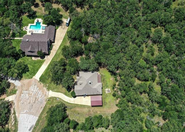Property at 224 Cimmarron Vista Ct, Runaway Bay, TX 76426, 4 beds, 2 baths