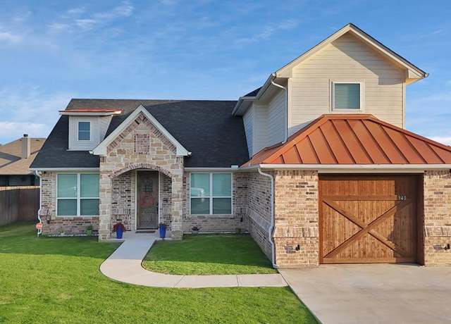 Property at 940 E 5th St, Springtown, TX 76082, 3 beds, 2.5 baths