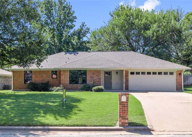 Property at 141 Blue Jay St, Stephenville, TX 76401, 3 beds, 2 baths