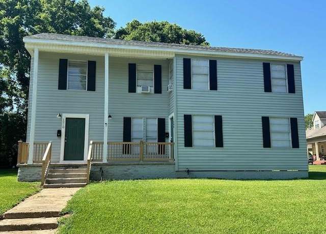 Property at 1208 Saint Charles St, Bossier City, LA 71112, 4 beds, 2 baths