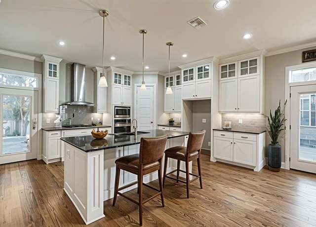 Property at 706 Shelby Pl, Midlothian, TX 76065, 3 beds, 2.5 baths
