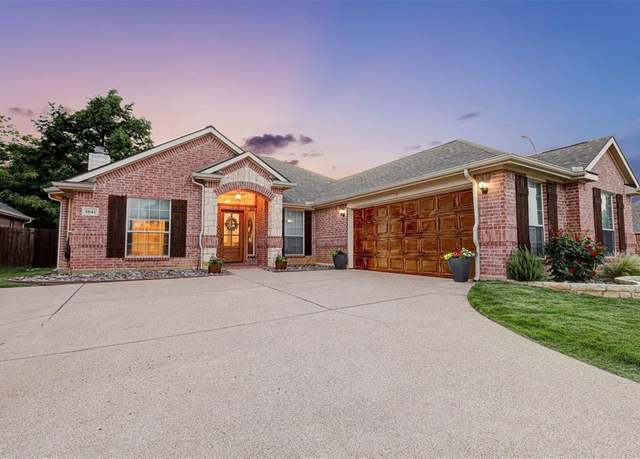 Property at 5841 Sugar Maple Dr, Fort Worth, TX 76244, 3 beds, 2 baths