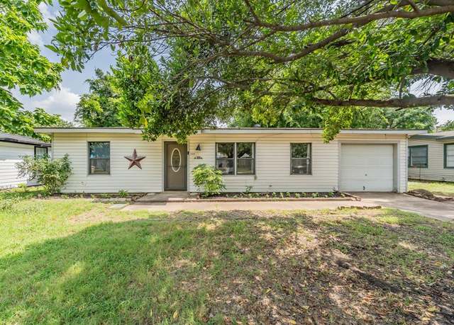 Property at 600 Brookfield Dr, Hurst, TX 76053, 3 beds, 1.5 baths