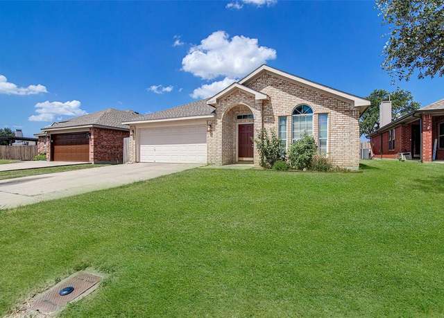 Property at 10421 Aransas Dr, Fort Worth, TX 76131, 4 beds, 2 baths