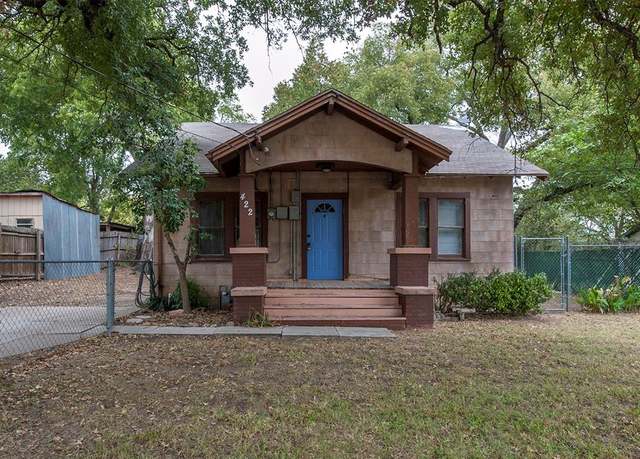 Property at 422 W Ball St, Weatherford, TX 76086, 2 beds, 1 bath