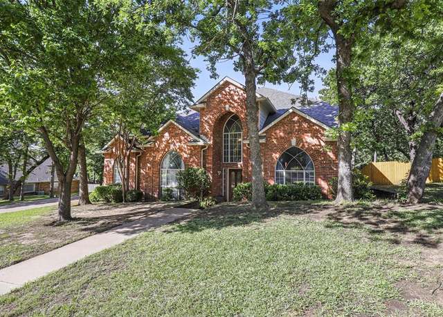 Property at 805 Red Oak Ct, Crowley, TX 76036, 5 beds, 4 baths
