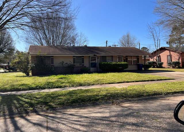 Property at 685 Bernard Blvd, Shreveport, LA 71106, 3 beds, 2 baths