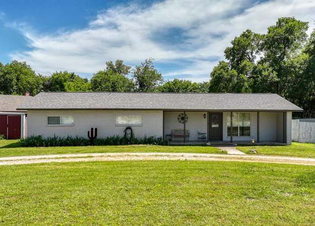 Property at 301 S Spring Branch Trl, Springtown, TX 76082, 4 beds, 2.5 baths