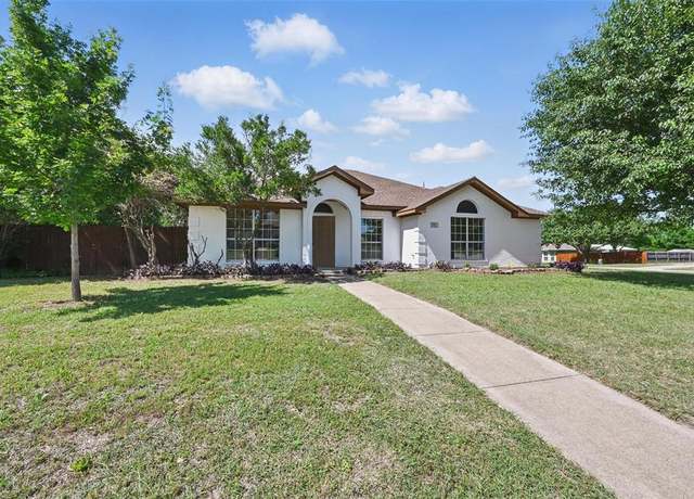 Property at 731 High Knoll Dr, Midlothian, TX 76065, 4 beds, 2 baths
