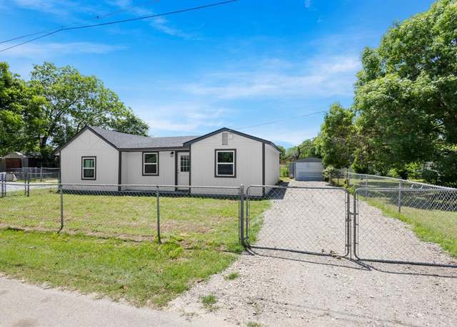 Property at 903 1st St, Bridgeport, TX 76426, 3 beds, 2 baths