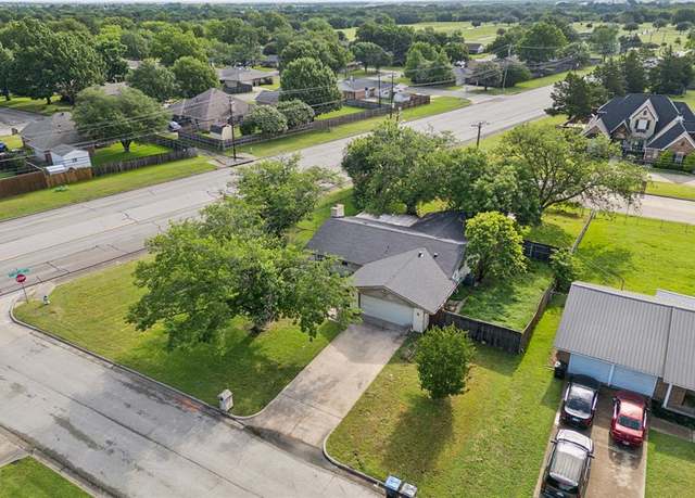 Property at 1 Timberside Dr, Greenville, TX 75402, 3 beds, 2 baths
