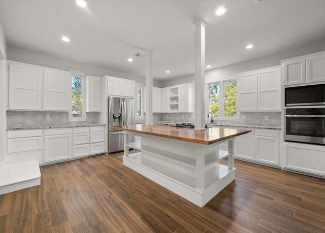 Property at 1100 Governors Dr, Corsicana, TX 75110, 3 beds, 3.5 baths