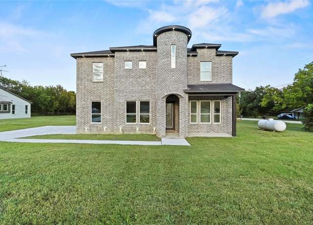 Property at 600 Peggs St, Desoto, TX 75115, 4 beds, 4 baths