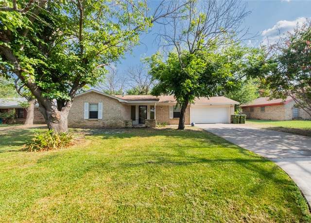 Property at 1402 SE 22nd St, Mineral Wells, TX 76067, 3 beds, 2 baths
