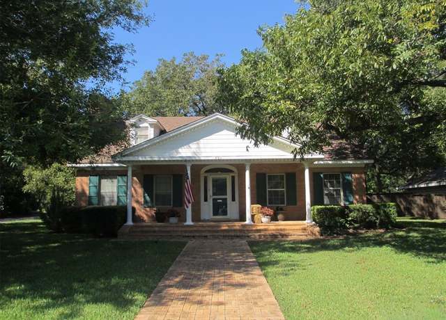 Property at 401 Craig St, Hillsboro, TX 76645, 3 beds, 2.5 baths