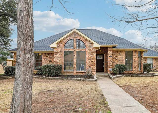 Property at 2106 Pleasant Dr, Ennis, TX 75119, 3 beds, 2 baths