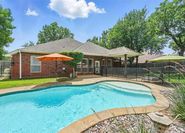 Property at 7917 Chapelwood Dr, North Richland Hills, TX 76182, 4 beds, 3 baths
