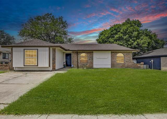 Property at 1105 Hickory Hill Dr, Arlington, TX 76014, 3 beds, 2 baths