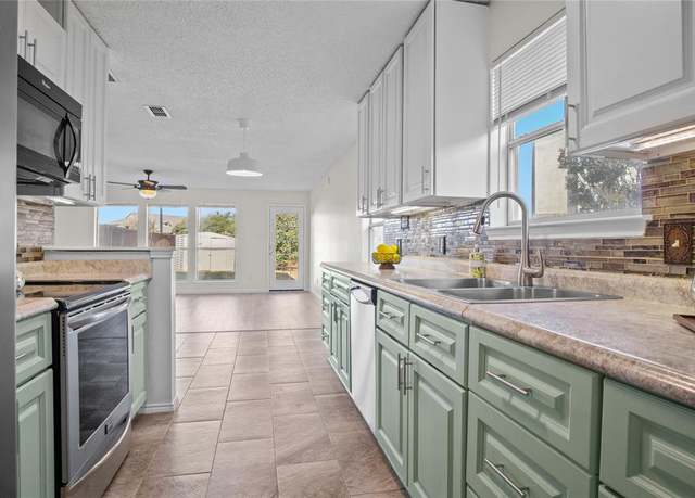 Property at 7544 Kings Trl, Fort Worth, TX 76133, 3 beds, 2.5 baths