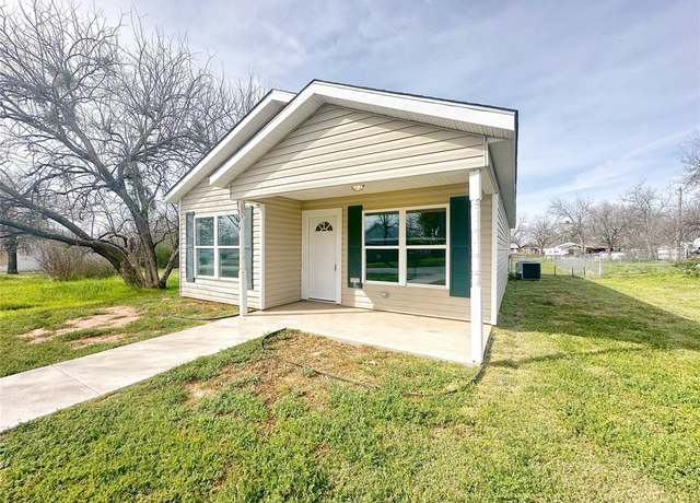 Property at 1305 Blewett St, Graham, TX 76450, 3 beds, 2 baths
