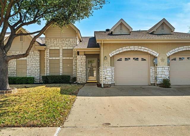 Property at 824 Earhart Ave, Grand Prairie, TX 75051, 2 beds, 2 baths