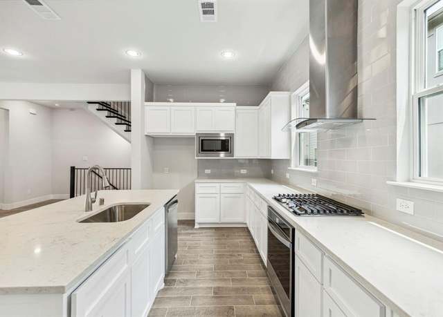Property at 2527 Carolwood Ln, Dallas, TX 75212, 3 beds, 3.5 baths