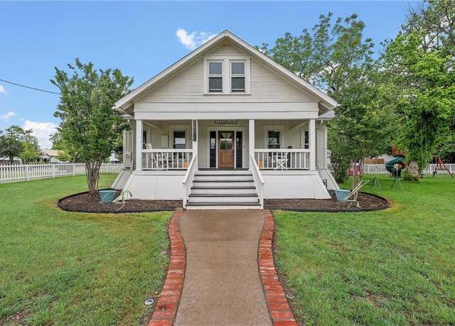 Property at 280 S F Ave, Crawford, TX 76638, 4 beds, 3.5 baths