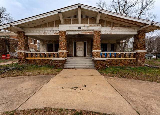 Property at 621 S Main St, Paris, TX 75460, 4 beds, 3.5 baths