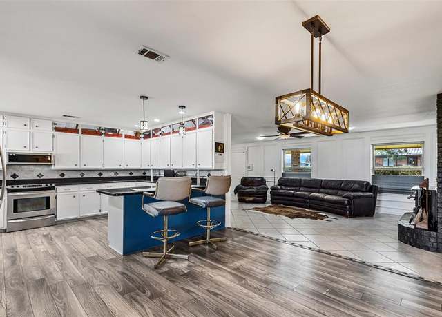Property at 101 Hill Top Cir, Burleson, TX 76028, 3 beds, 2 baths