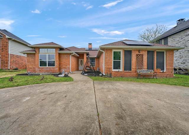 Property at 1933 Lakeview Cir, Sherman, TX 75092, 4 beds, 2 baths