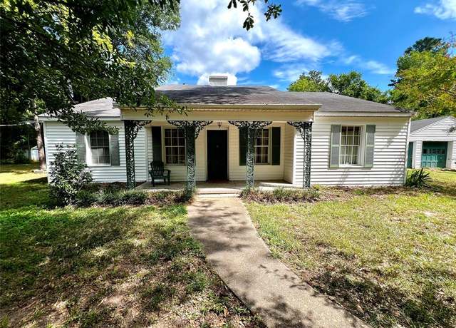 Property at 6032 N Market St, Shreveport, LA 71107, 3 beds, 1.5 baths