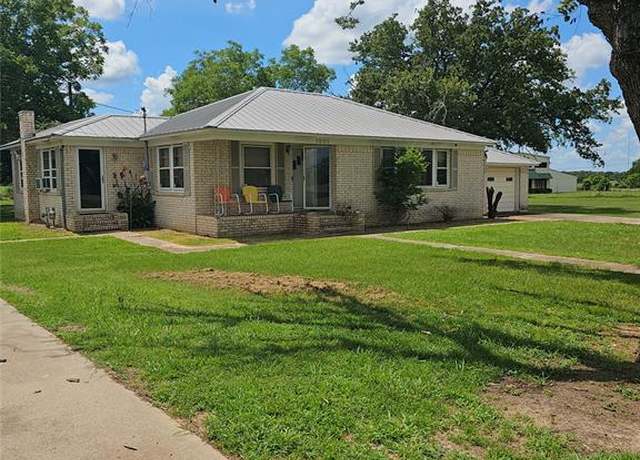 Property at 1001 S Fairway St, Fairfield, TX 75840, 4 beds, 2 baths