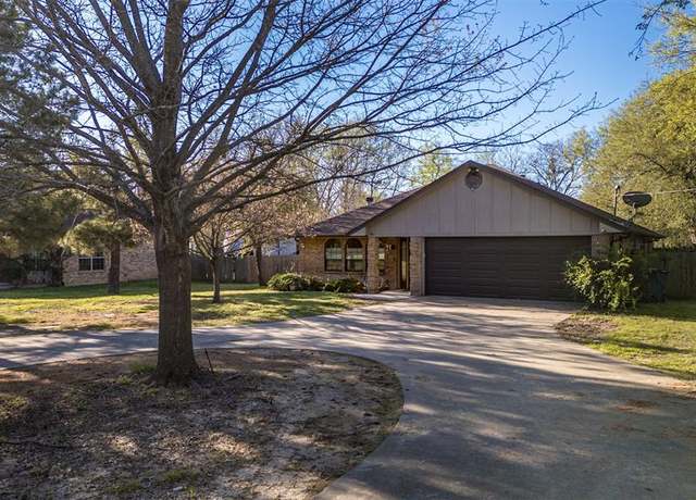 Property at 1009 Division St, Greenville, TX 75401, 3 beds, 2 baths