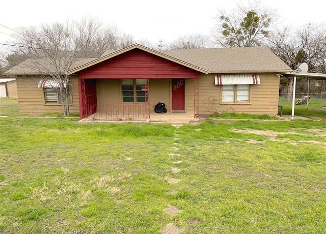 Property at 2011 W 5th St, Clifton, TX 76634, 3 beds, 1 bath