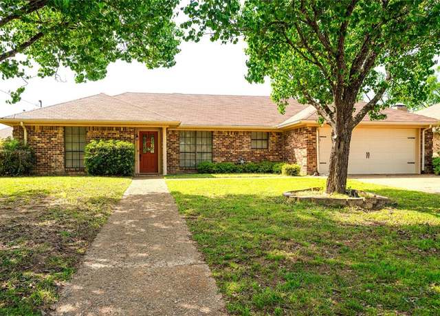 Property at 5011 Ivy Trl, Tyler, TX 75703, 3 beds, 2 baths
