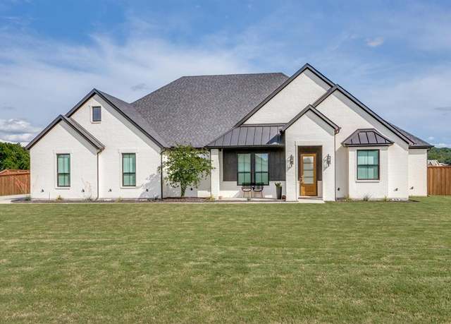 Property at 10906 Chriswood Dr, Crowley, TX 76036, 3 beds, 2.5 baths