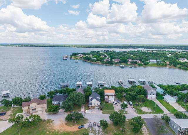 Property at 270 Hawk Ln, Brownwood, TX 76801, 3 beds, 2 baths