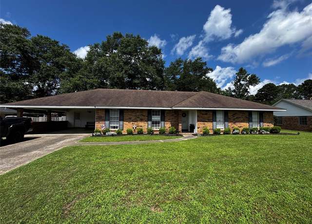 Property at 1313 Evergreen Dr, Minden, LA 71055, 3 beds, 2 baths
