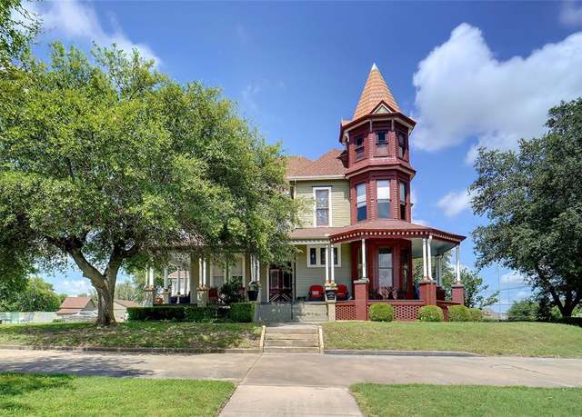 Property at 1105 Palo Pinto St, Weatherford, TX 76086, 10 beds, 9.5 baths