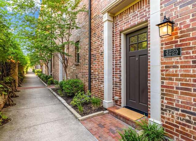 Property at 3225 Hugo Pl, Dallas, TX 75204, 2 beds, 2.5 baths