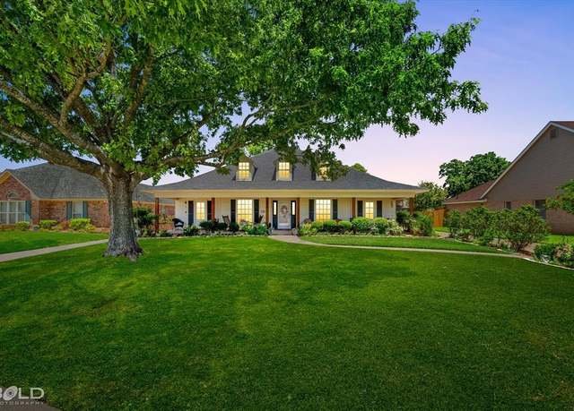 Property at 119 Summit Dr, Bossier City, LA 71111, 4 beds, 2 baths