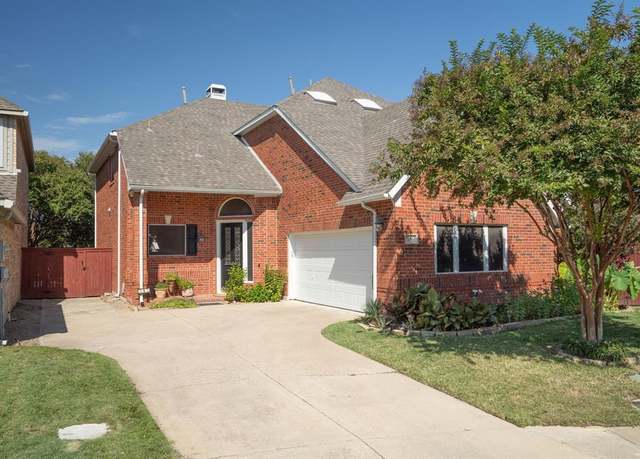 Property at 215 Edgestone Dr, Irving, TX 75063, 3 beds, 2.5 baths