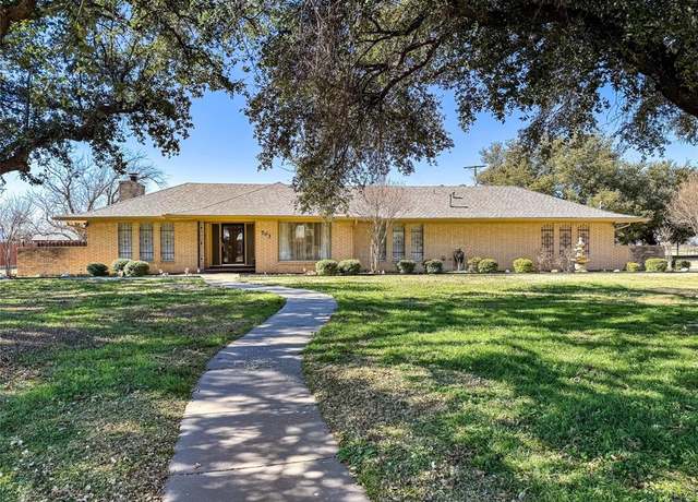 Property at 703 N Avenue L, Haskell, TX 79521, 4 beds, 4 baths
