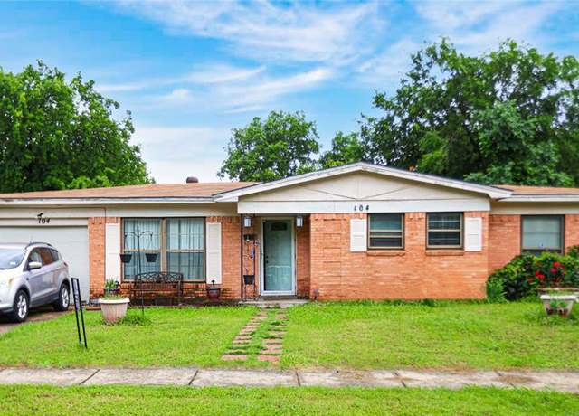 Property at 104 Dupont Cir, Fort Worth, TX 76134, 3 beds, 1.5 baths