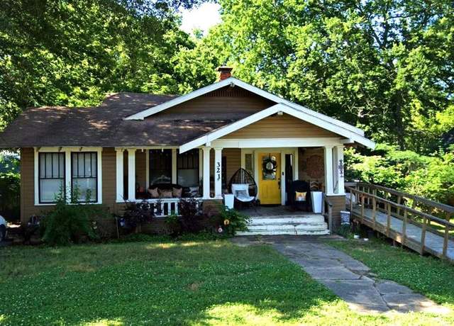 Property at 321 W Washington St, Paris, TX 75460, 3 beds, 2 baths