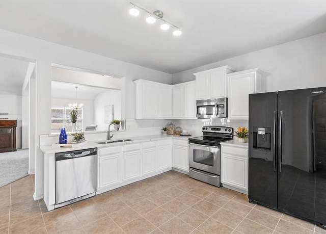 Property at 813 Canyon Pl, Desoto, TX 75115, 4 beds, 2 baths