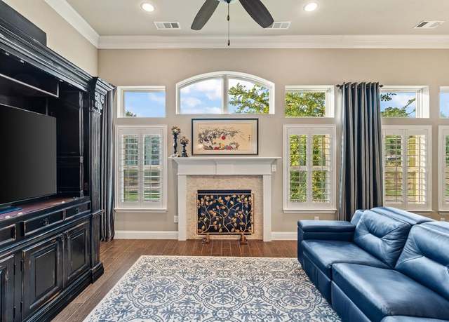 Property at 551 Hampshire Dr, Lewisville, TX 75067, 3 beds, 2.5 baths