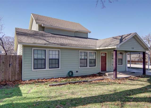 Property at 519 Bryan St, Weatherford, TX 76086, 4 beds, 2 baths